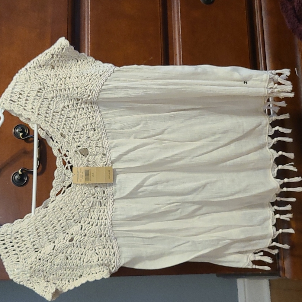 AMERICAN EAGLE SIZE SMALL NWT TOP off white(4 for 20$)